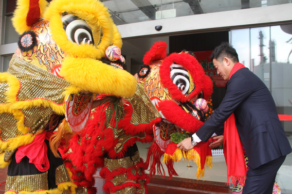 千秋偉業(yè)添錦繡 萬里鵬程展宏圖 —— 常青樹舞獅獻(xiàn)瑞賀新春，歡天喜地迎開工！